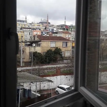 Apart Apartment *